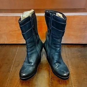 Born mid-calf height boots - size: 6 - slightly worn